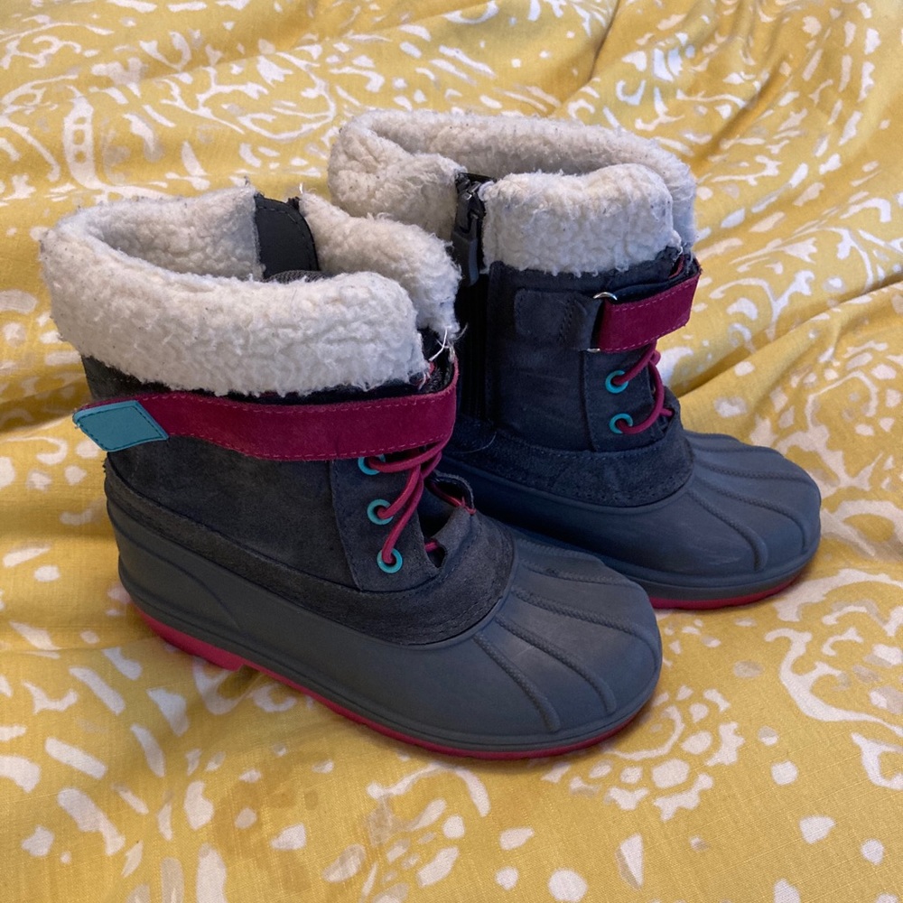 EUC Cat and Jack size 12 snow boots